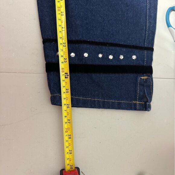 Liz Claiborne velvet group capri jeans with rhinestones and velvet size 16 NWT - Picture 3 of 9